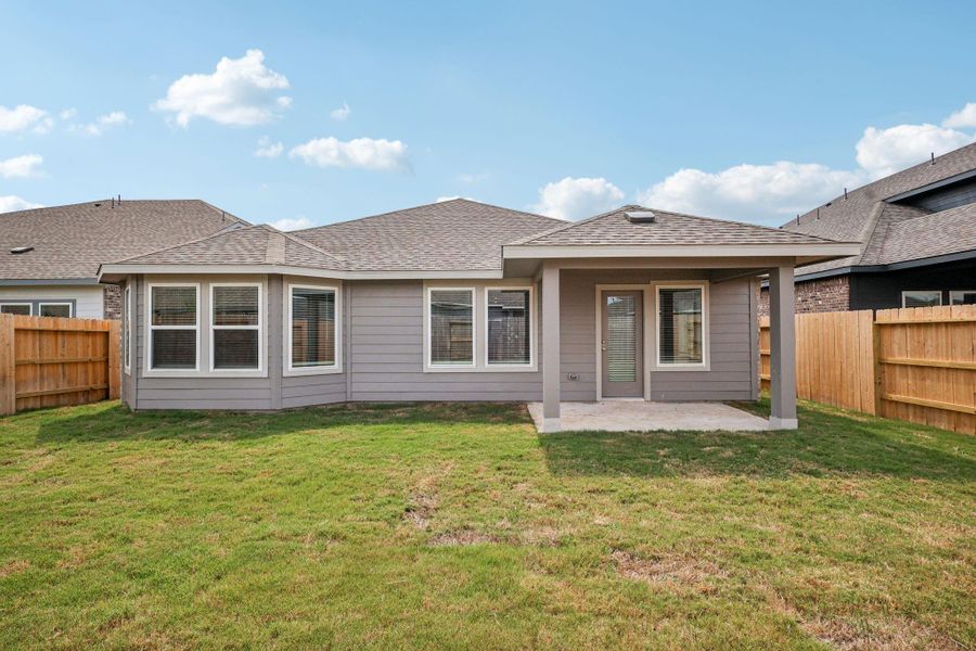 Exterior details and patio area of a home in Southwinds, Baytown (Image 3).