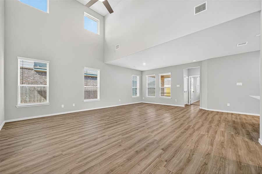 Spacious, unfurnished interior of a new home in Sunterra, Katy (Image 17).