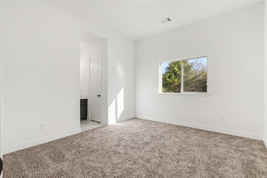 Spacious, unfurnished interior of a new home in Sagebrush Addition, Midlothian (Image 23).