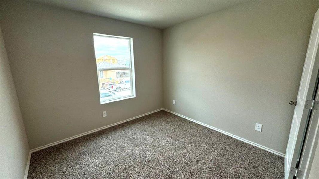 Spacious, unfurnished interior of a new home in Hickory Grove, Krum (Image 12).