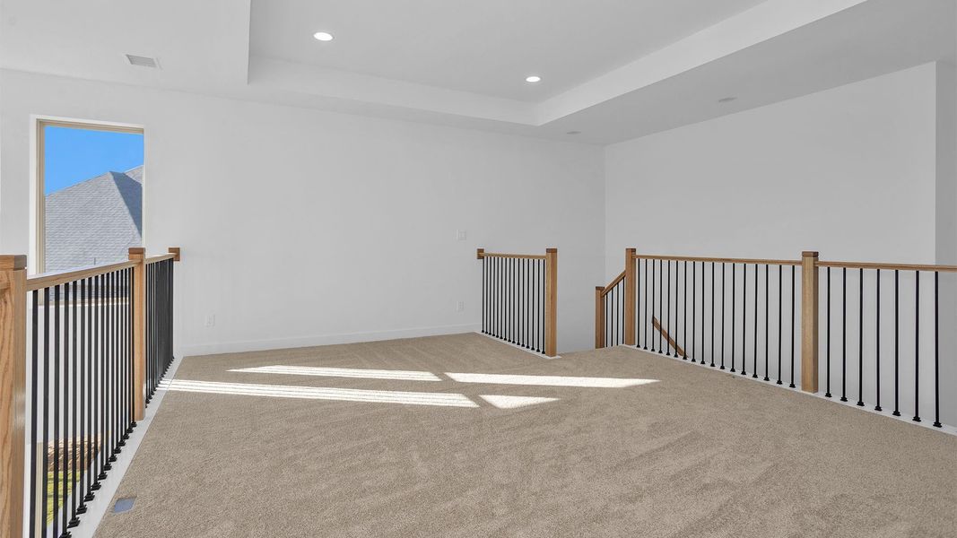 Spacious, unfurnished interior of a new home in Valencia 50', Manvel (Image 8).
