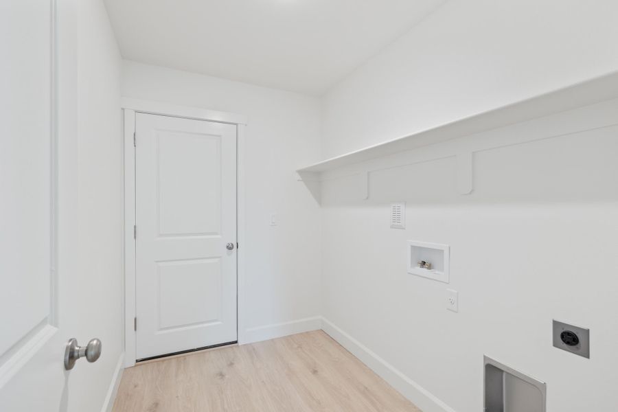 Spacious, unfurnished interior of a new home in Feather Ridge, Redmond (Image 21). Spacious, unfurnished interior of a new home in Feather Ridge, Redmond (Image 21).