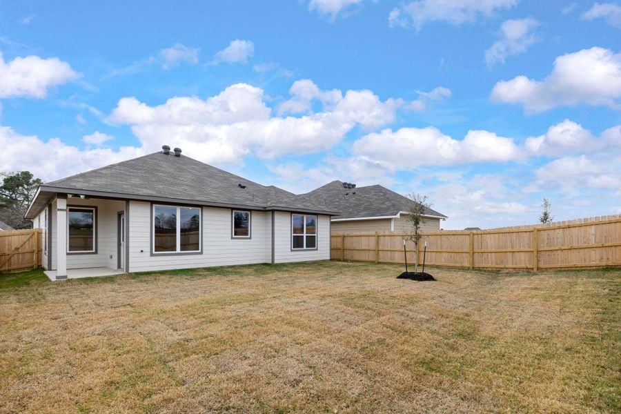 Exterior details and patio area of a home in , Huntsville (Image 25).