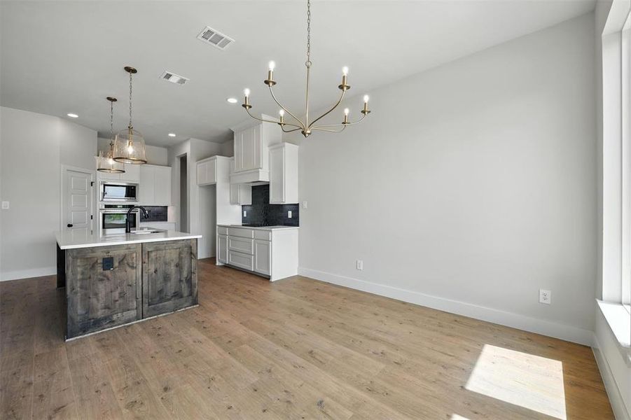 Spacious, unfurnished interior of a new home in , Weatherford (Image 28).