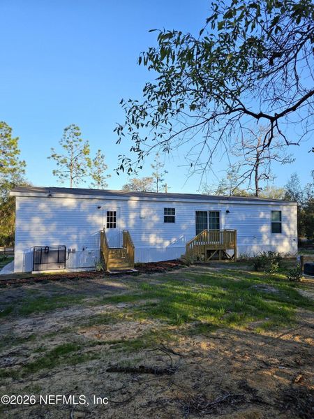 Exterior details and patio area of a home in , Hawthorne (Image 10).