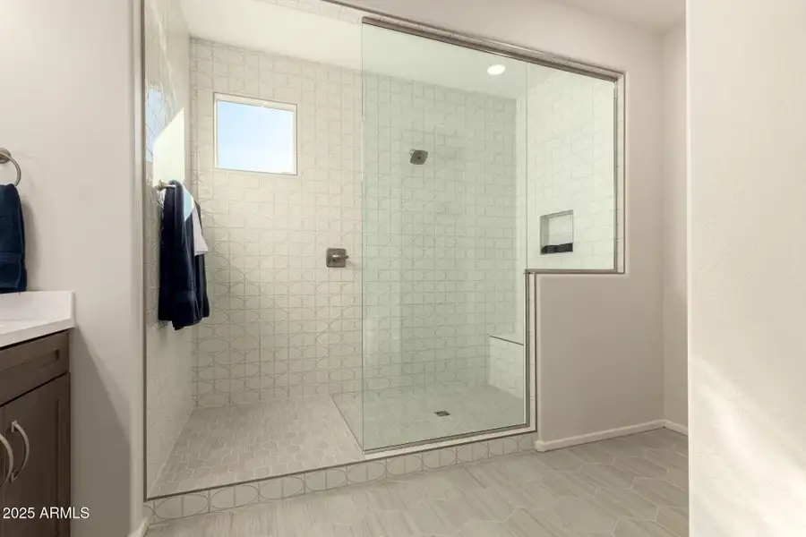 14-Owners Suite Shower