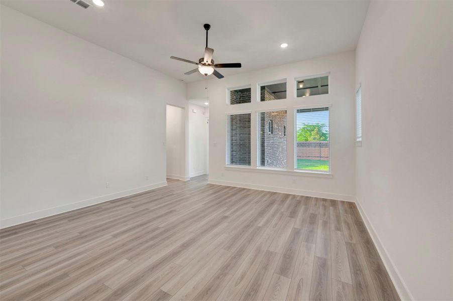 Spacious, unfurnished interior of a new home in Elyson 45', Katy (Image 17).