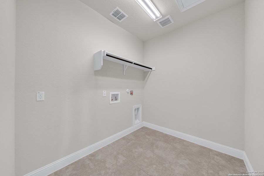 Spacious, unfurnished interior of a new home in Buffalo Crossing, Cibolo (Image 18). Spacious, unfurnished interior of a new home in Buffalo Crossing, Cibolo (Image 18).