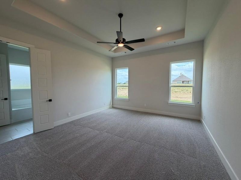 Spacious, unfurnished interior of a new home in Rocky Top, Krum (Image 12).