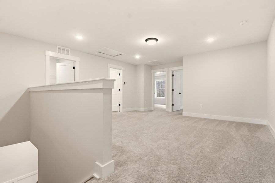 Spacious, unfurnished interior of a new home in Harbor Crossing, Greensboro (Image 27).