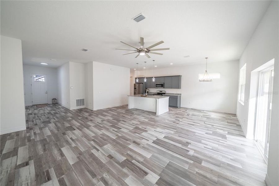 Spacious, unfurnished interior of a new home in , Ocala (Image 14).