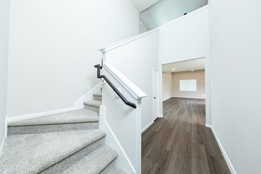 Spacious, unfurnished interior of a new home in River's Edge, Conroe (Image 11).