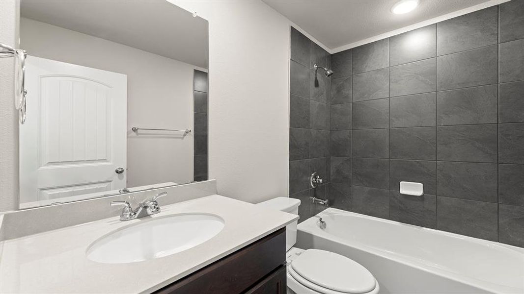 15. 3230 Summerland - 3RD Bath 15. 3230 Summerland - 3RD Bath