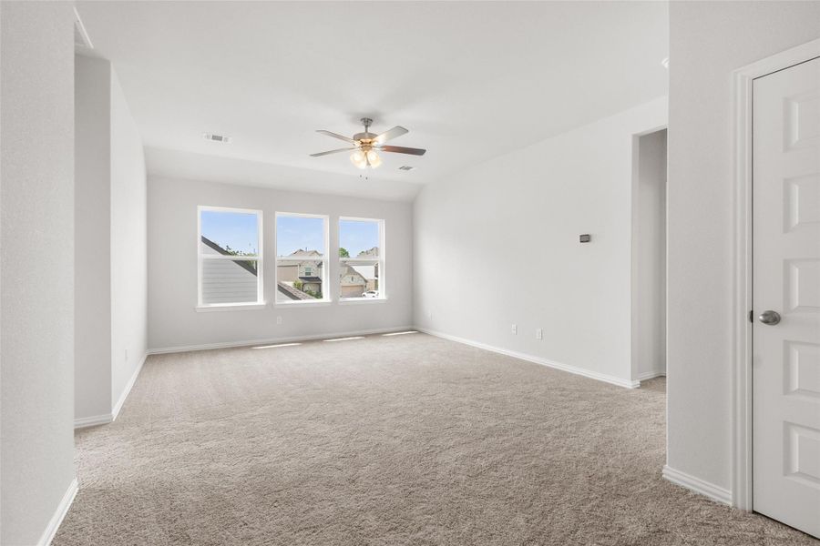 Spacious, unfurnished interior of a new home in Park at Eldridge, Sugar Land (Image 26). Spacious, unfurnished interior of a new home in Park at Eldridge, Sugar Land (Image 26).