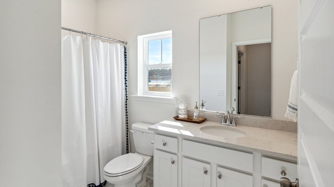 1558 Carlyle Bath2 F1 6 3 25