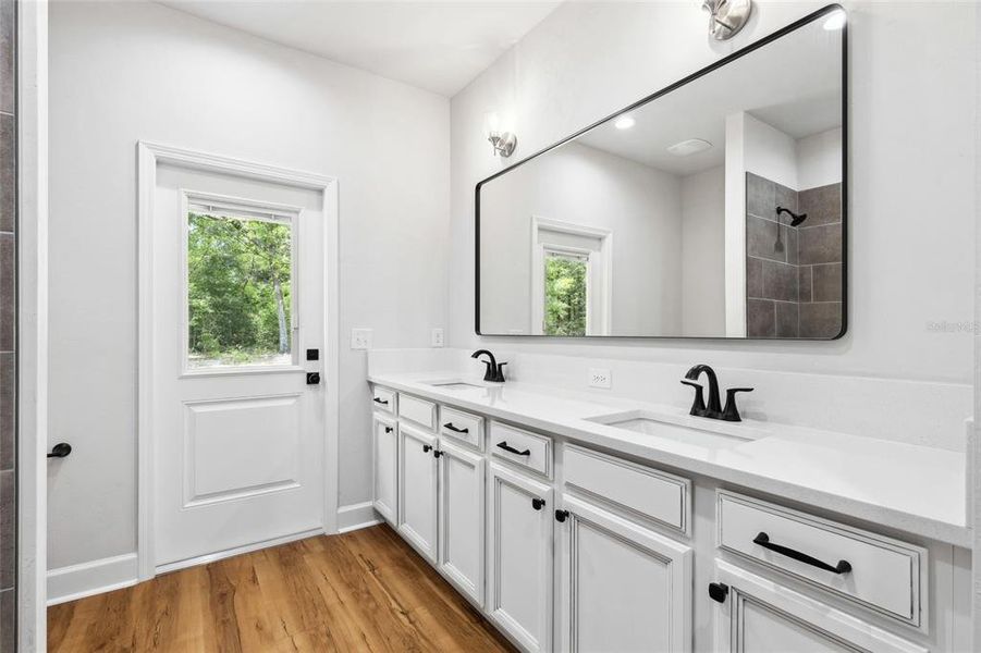 Furnished interior view inside a new home in , Alachua (Image 16).