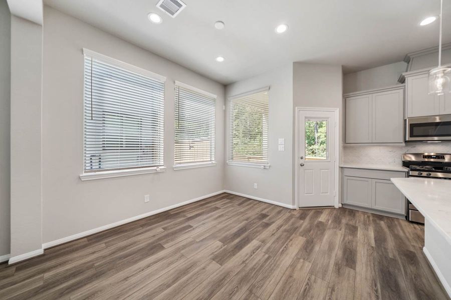 Spacious, unfurnished interior of a new home in Woodforest, Montgomery (Image 27).