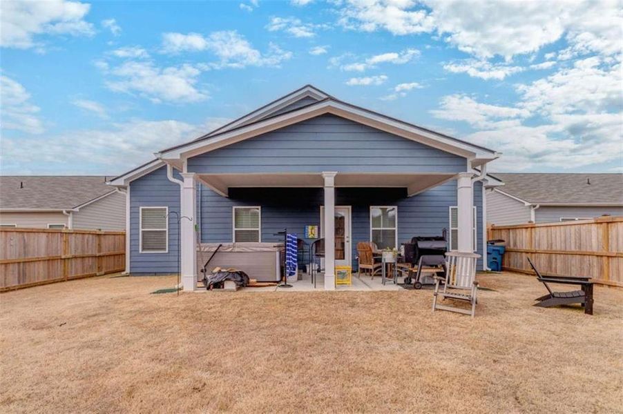 Exterior details and patio area of a home in , Rome (Image 4).