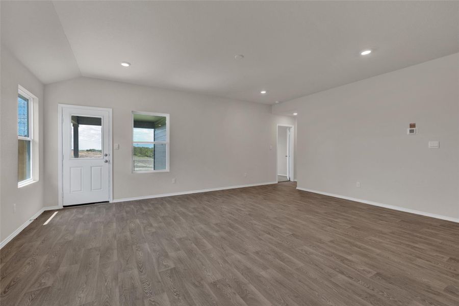 Spacious, unfurnished interior of a new home in Bollinger, Maxwell (Image 25).