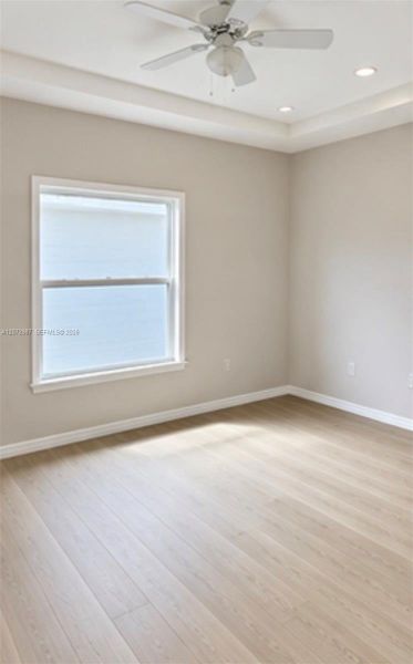 Spacious, unfurnished interior of a new home in , Lehigh Acres (Image 8).