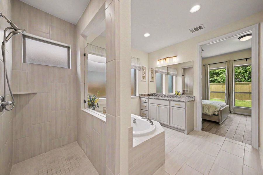 Closer look at this spectacular walk-in closet. Closer look at this spectacular walk-in closet.