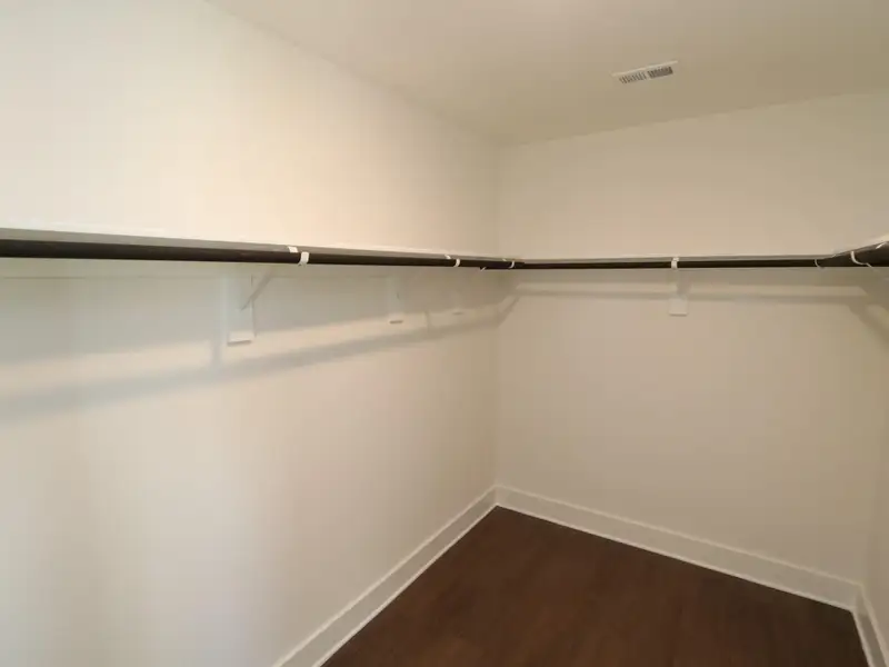 Spacious, unfurnished interior of a new home in Lago Mar, Santa Fe (Image 11). Spacious, unfurnished interior of a new home in Lago Mar, Santa Fe (Image 11).