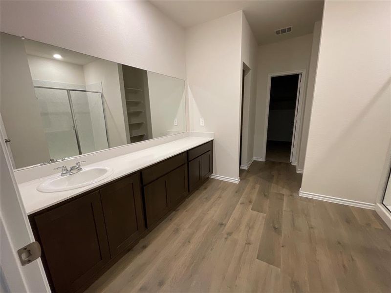 Furnished interior view inside a new home in Elevon, Lavon (Image 9).