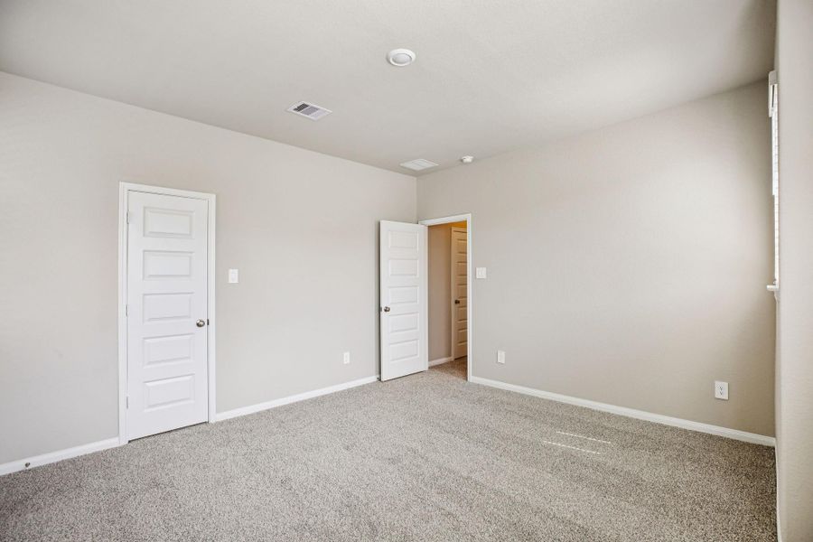 Spacious, unfurnished interior of a new home in Kemah Crossing - Luxe Series, Kemah (Image 32).