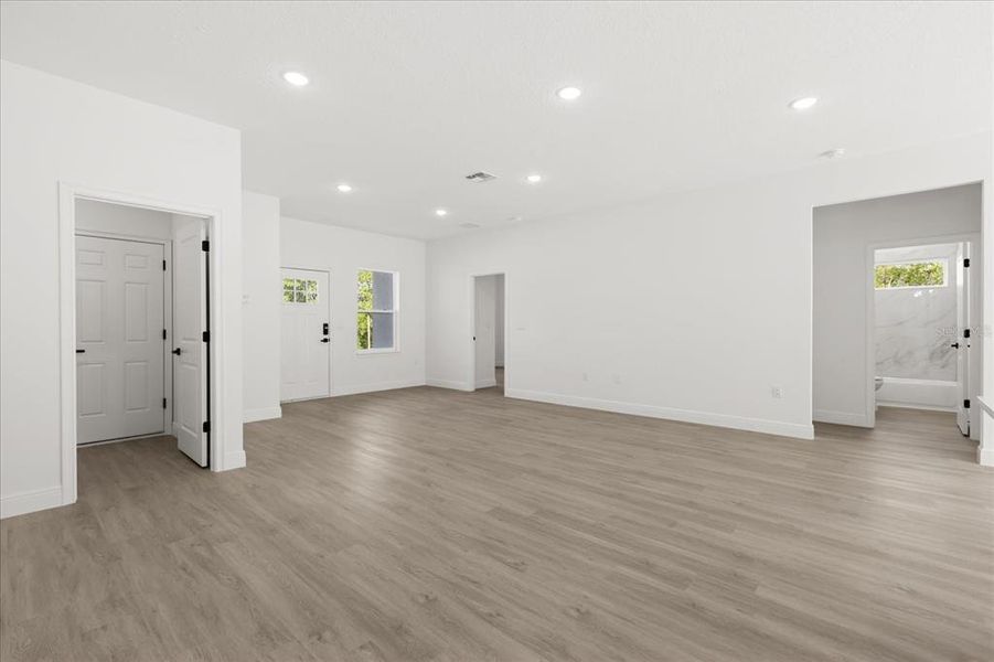 Spacious, unfurnished interior of a new home in , Dunnellon (Image 21).