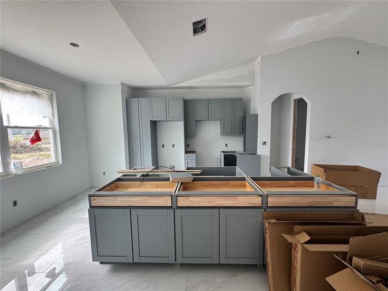 Spacious, unfurnished interior of a new home in , Ocala (Image 7).