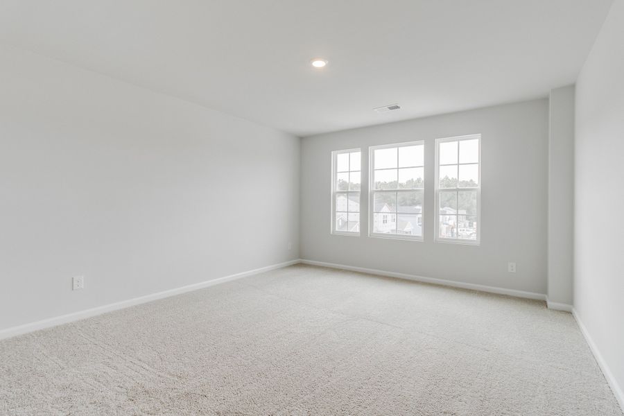 Spacious, unfurnished interior of a new home in Bluefield, Lexington (Image 36).