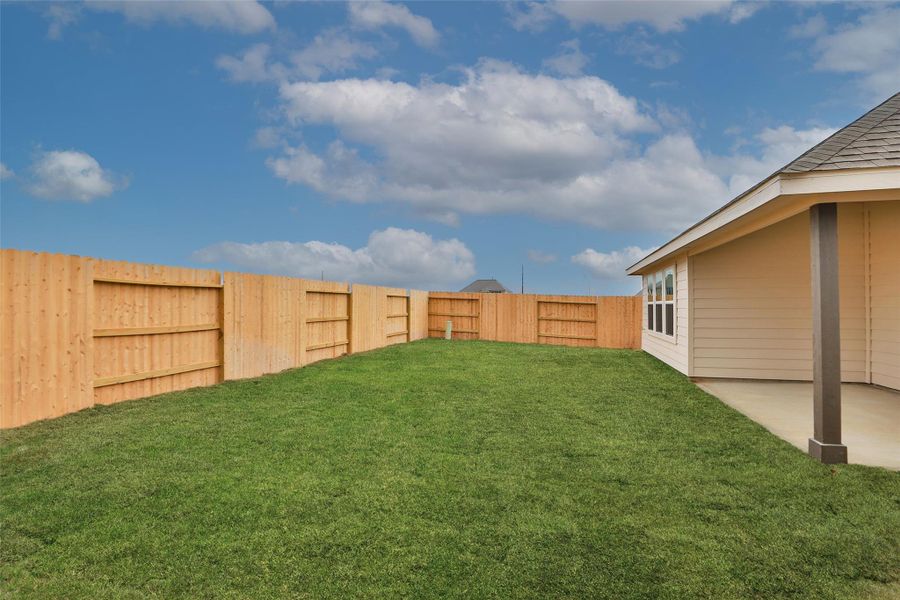 Exterior details and patio area of a home in Oakwood Estates, Waller (Image 3).