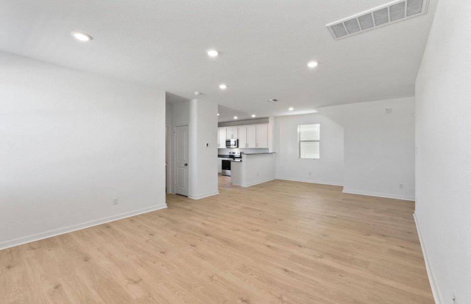 Spacious, unfurnished interior of a new home in Sonterra, Jarrell (Image 18).