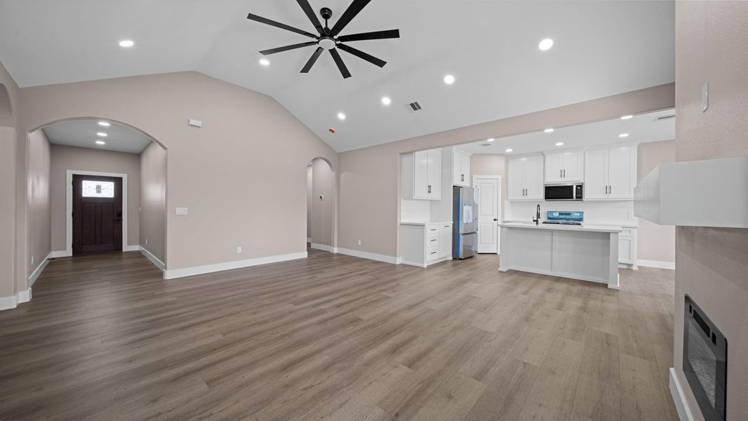 Spacious, unfurnished interior of a new home in , Brenham (Image 27). Spacious, unfurnished interior of a new home in , Brenham (Image 27).