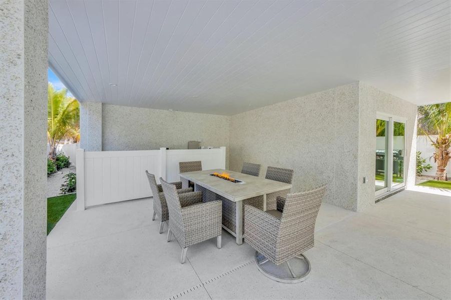 Exterior details and patio area of a home in , Anna Maria (Image 25).