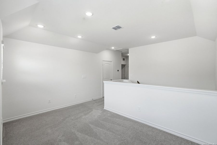 Spacious, unfurnished interior of a new home in Bison Ridge, San Antonio (Image 42). Spacious, unfurnished interior of a new home in Bison Ridge, San Antonio (Image 42).