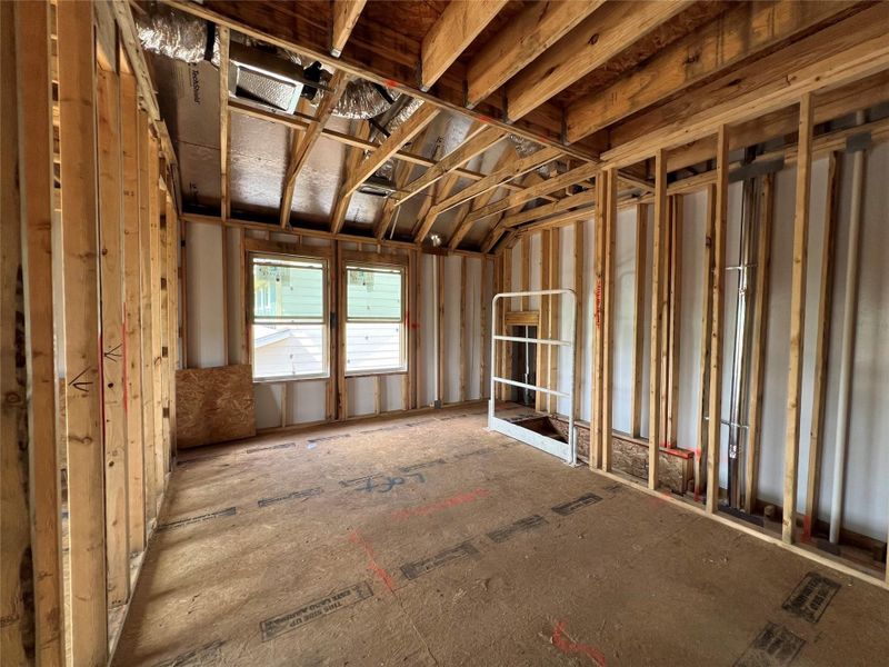 Spacious, unfurnished interior of a new home in Rolling Glen, Hutto (Image 31).