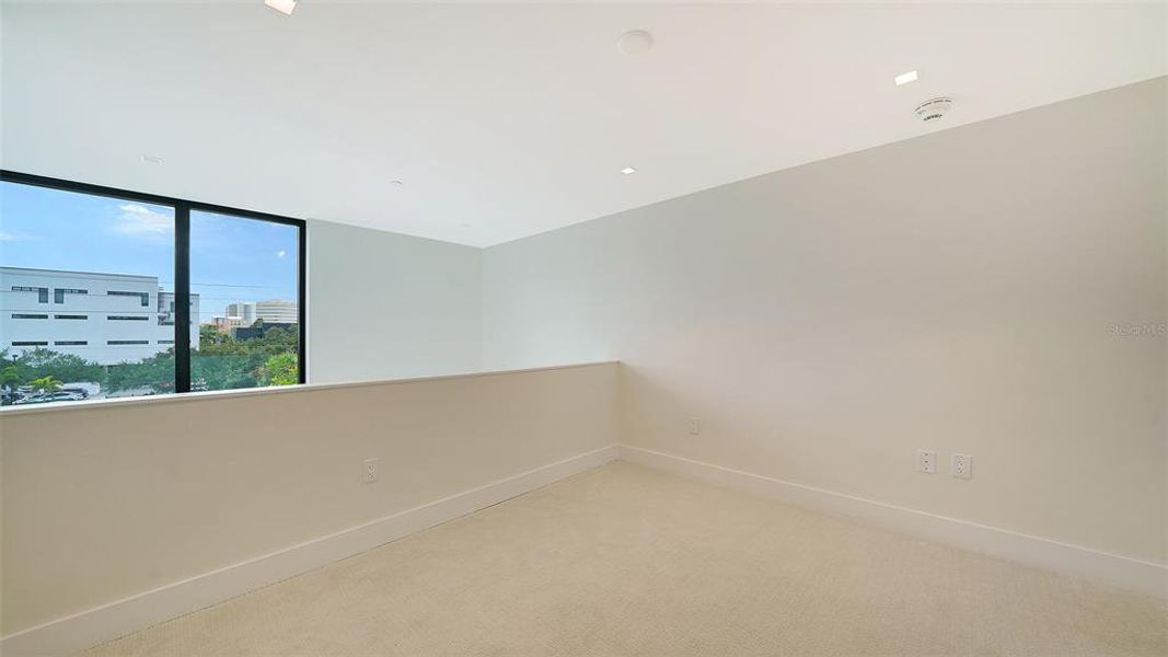 Spacious, unfurnished interior of a new home in , Sarasota (Image 23).