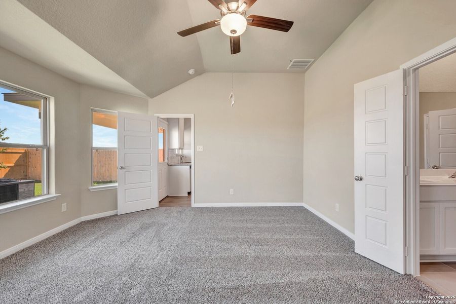 Spacious, unfurnished interior of a new home in Park Place, New Braunfels (Image 25).