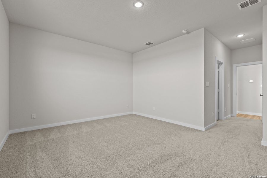 Spacious, unfurnished interior of a new home in Mesa Vista, San Antonio (Image 17). Spacious, unfurnished interior of a new home in Mesa Vista, San Antonio (Image 17).