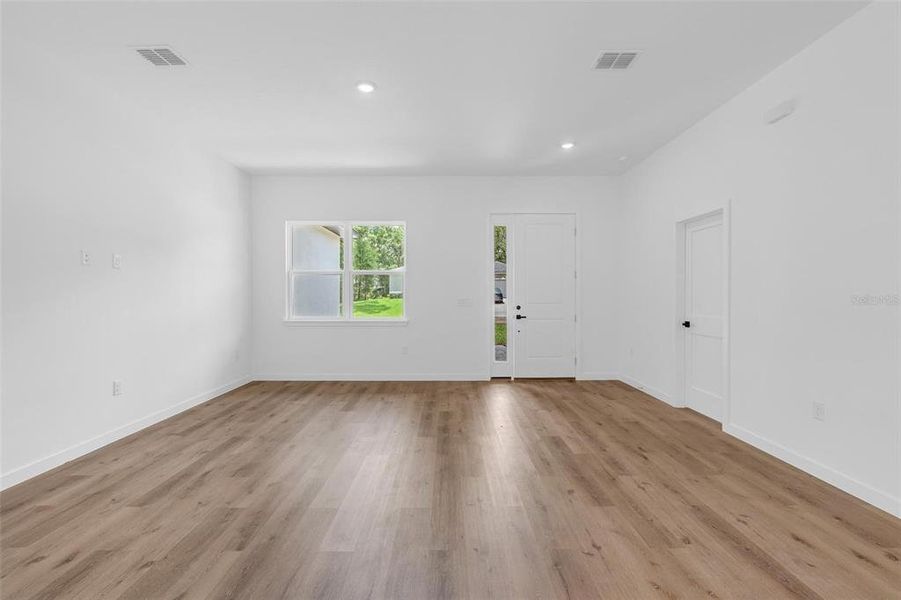 Spacious, unfurnished interior of a new home in , Citrus Springs (Image 15).