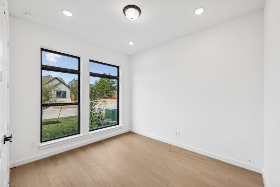 Spacious, unfurnished interior of a new home in Kresston - Enclave Collection, Montgomery (Image 33).