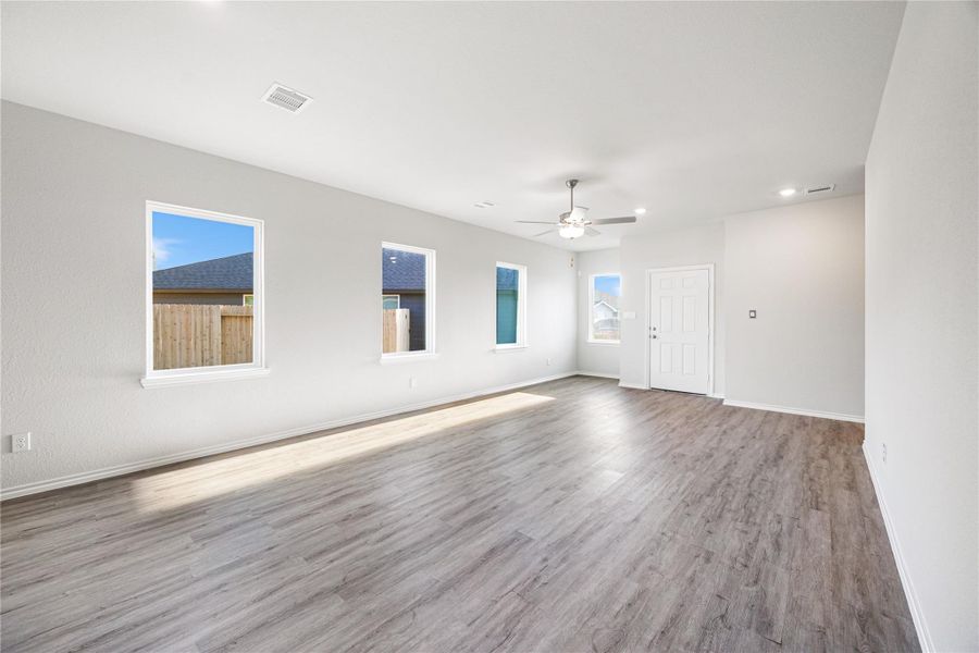 Spacious, unfurnished interior of a new home in Hill & Dale Ranch, Splendora (Image 17).