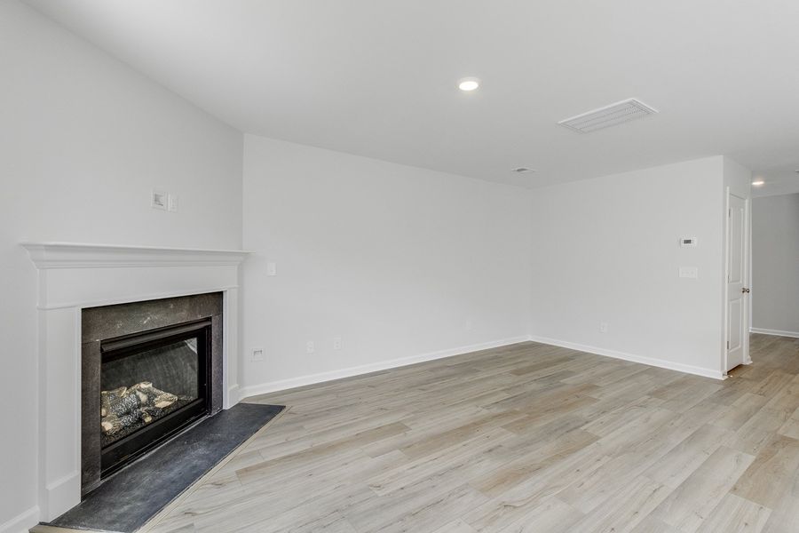 Spacious, unfurnished interior of a new home in Ellington, Elgin (Image 19).