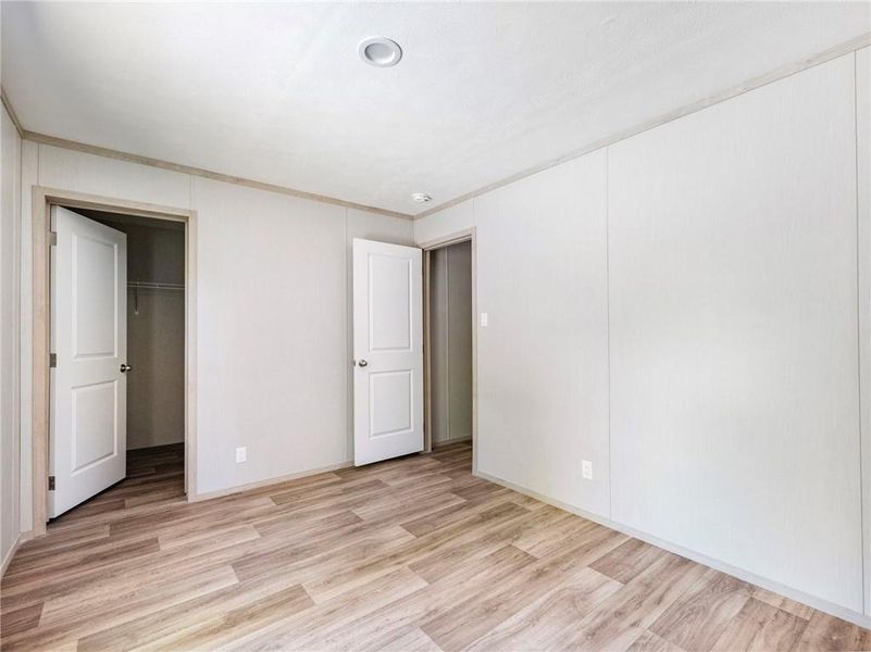 Spacious, unfurnished interior of a new home in , Gainesville (Image 28).