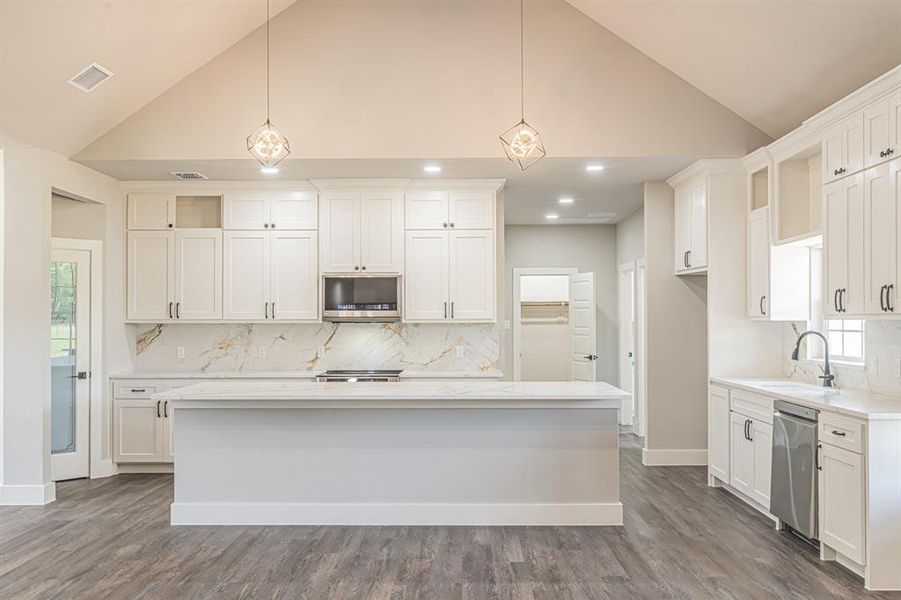 Furnished interior view inside a new home in , Alvarado (Image 7).