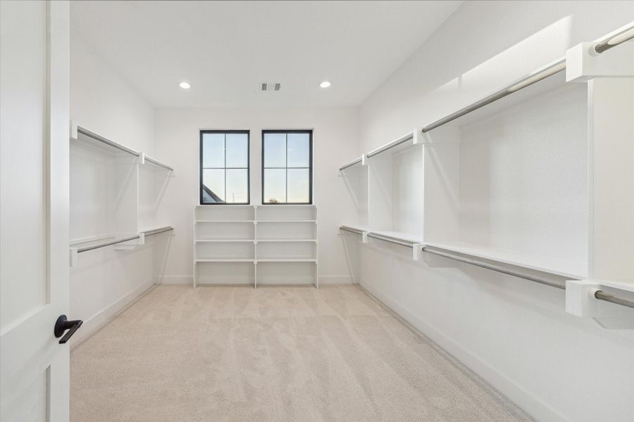 Spacious, unfurnished interior of a new home in Lakeview, Waller (Image 21).