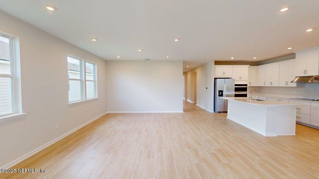 Spacious, unfurnished interior of a new home in Lakes at Bella Lago, Green Cove Springs (Image 16).