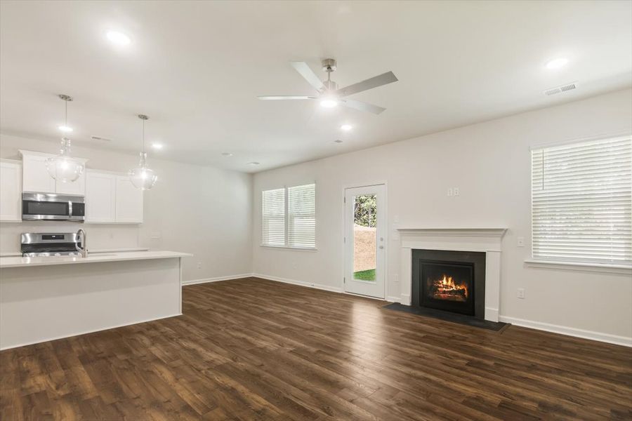 Spacious, unfurnished interior of a new home in Heritage Bay, Sumter (Image 16).