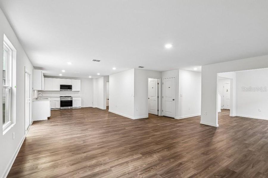 Spacious, unfurnished interior of a new home in Baywood Hills, Alachua (Image 12).